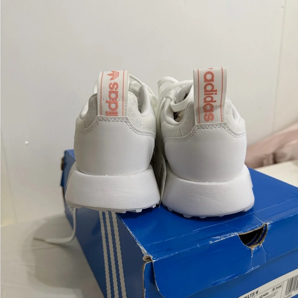 Brand New Adidas Multix W – Size 8 US, White - Picture 4 of 7